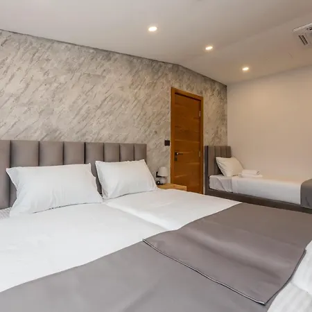 Aparthotel Lakeside *