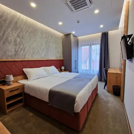 Lakeside Aparthotel