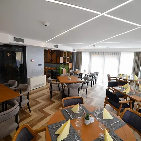Lakeside Aparthotel *