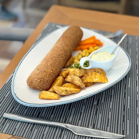 Lakeside Aparthotel 3*