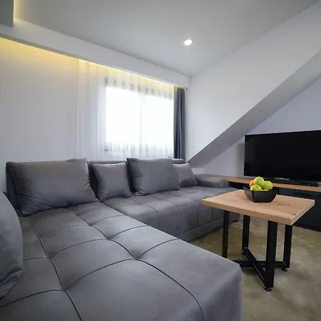 Lakeside Aparthotel 3*