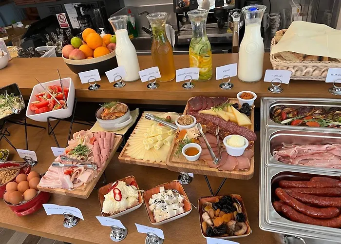 Lakeside Aparthotel 3*